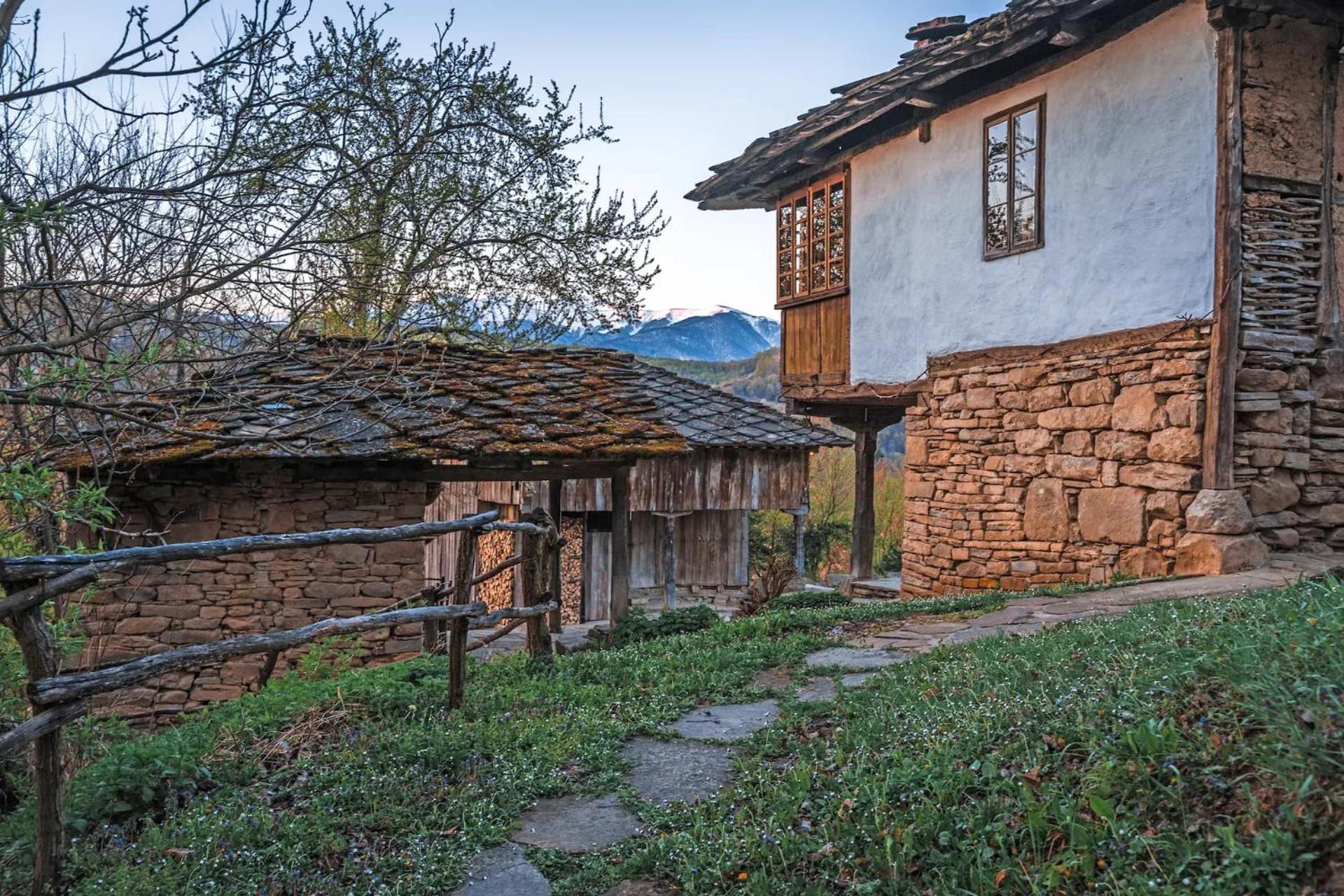 Villa Authentic House With Stunning Mountain View - Karashka à Apriltsi  Extérieur photo