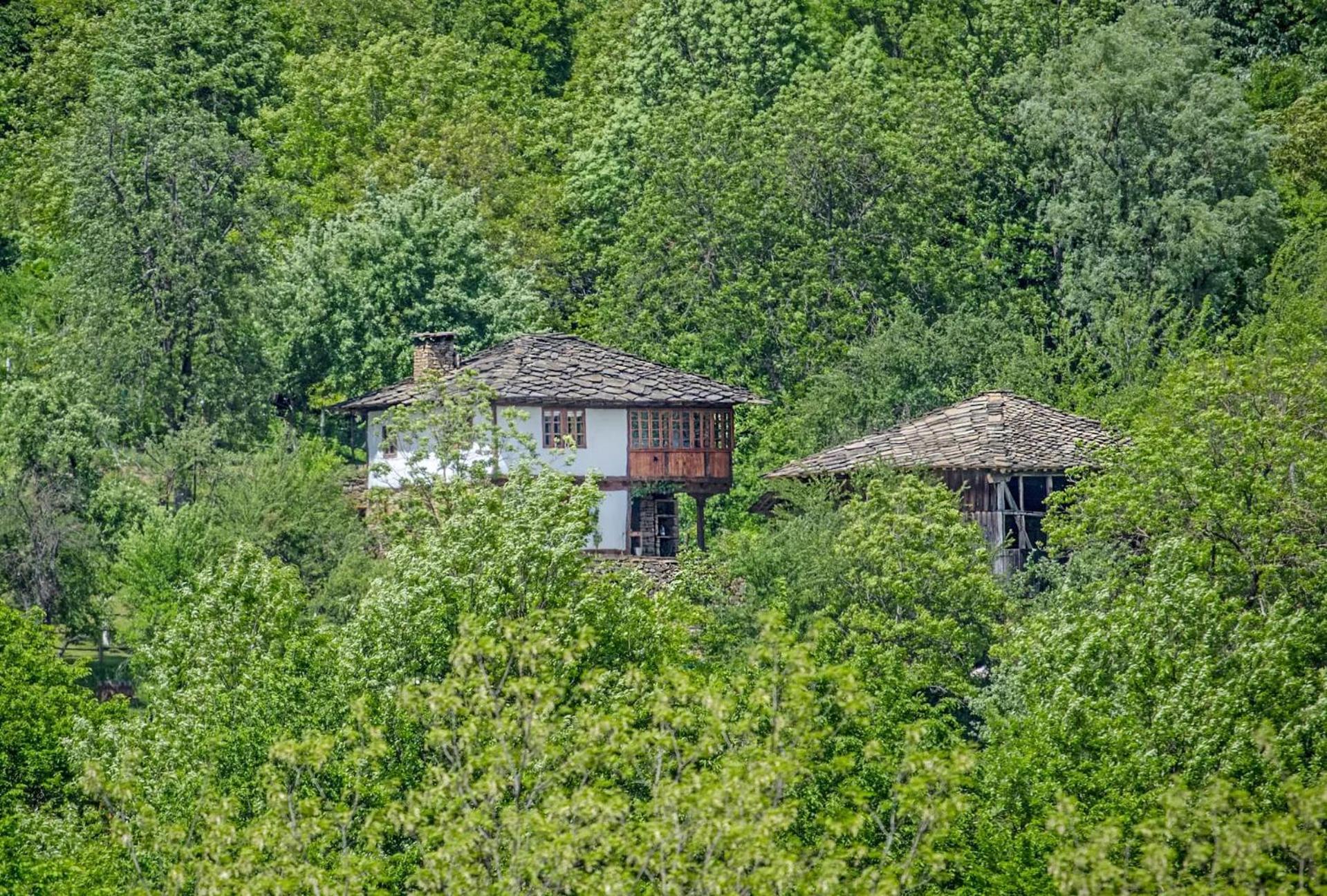 Villa Authentic House With Stunning Mountain View - Karashka à Apriltsi  Extérieur photo