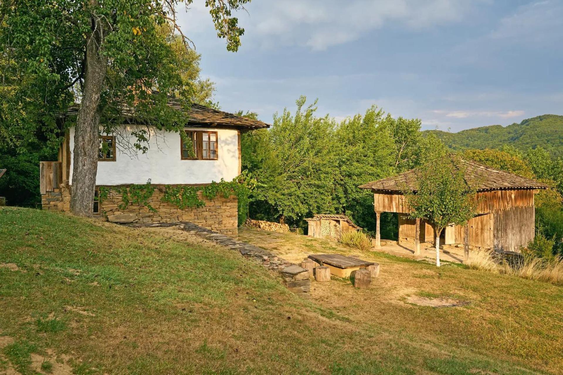 Villa Authentic House With Stunning Mountain View - Karashka à Apriltsi  Extérieur photo
