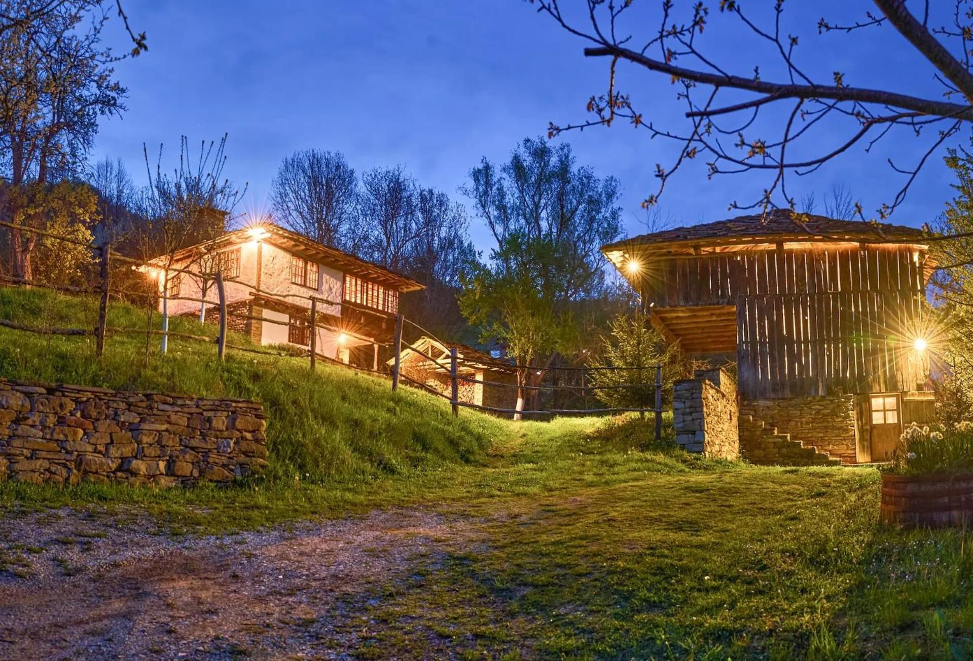 Villa Authentic House With Stunning Mountain View - Karashka à Apriltsi  Extérieur photo