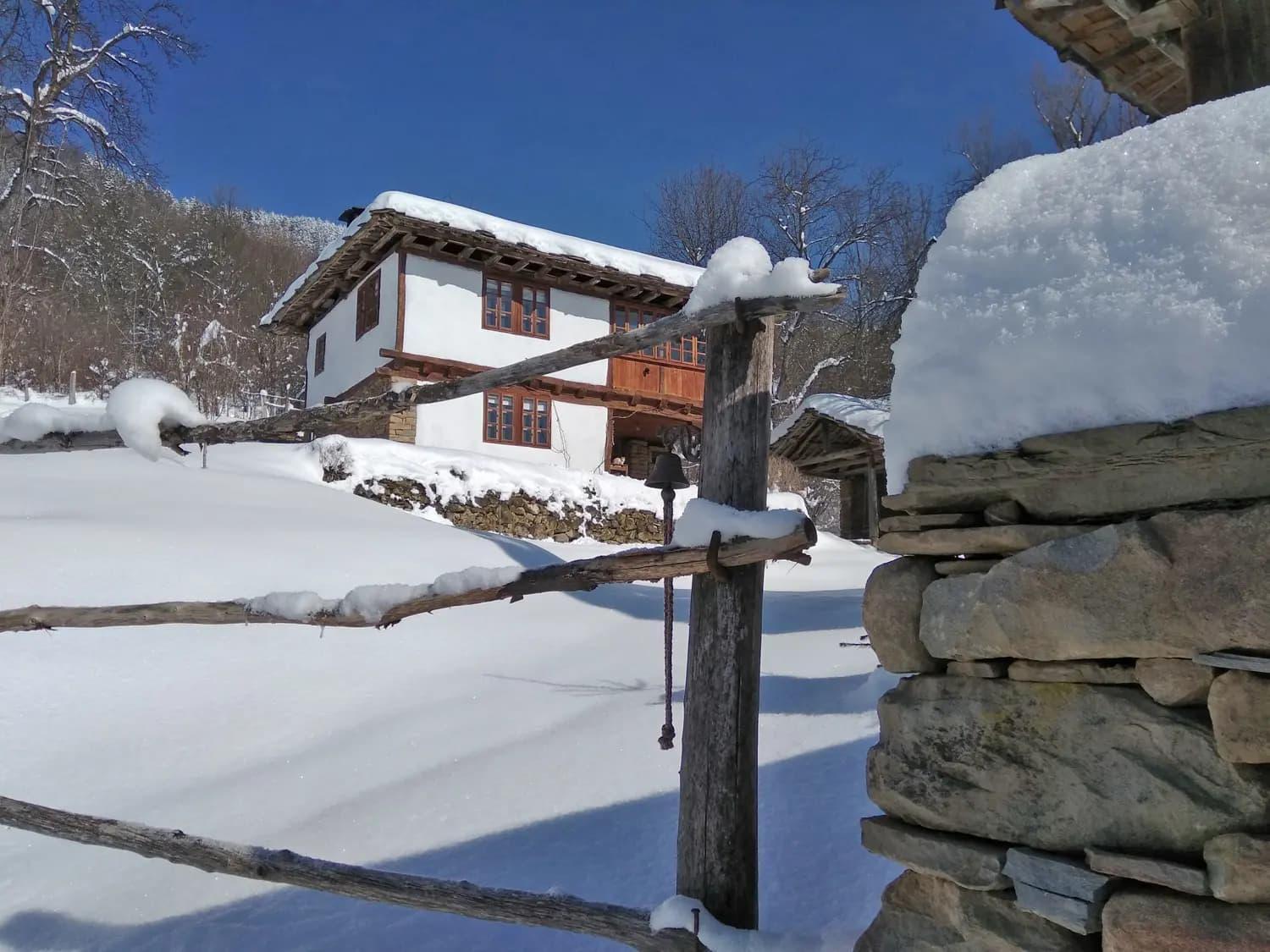 Villa Authentic House With Stunning Mountain View - Karashka à Apriltsi  Extérieur photo