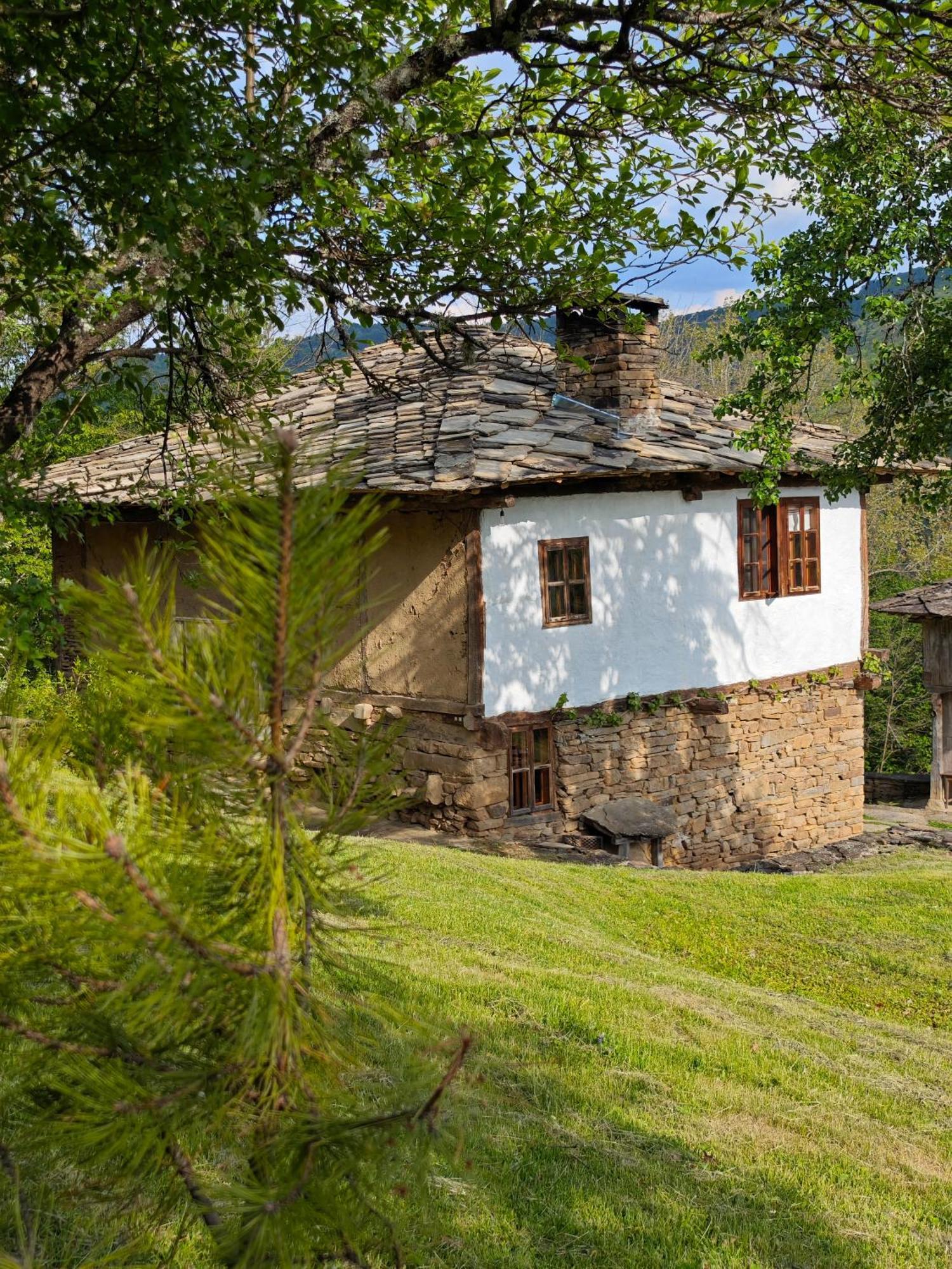 Villa Authentic House With Stunning Mountain View - Karashka à Apriltsi  Extérieur photo