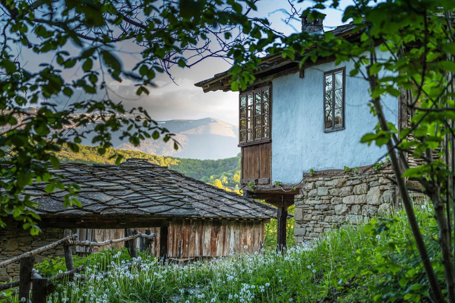 Villa Authentic House With Stunning Mountain View - Karashka à Apriltsi  Extérieur photo